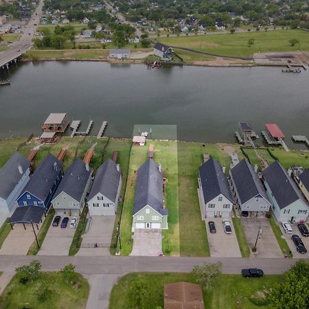 Luxury Waterfront Home Family And Pet Friendly Near Surfside Beach 11 Mins 프리포트 외부 사진