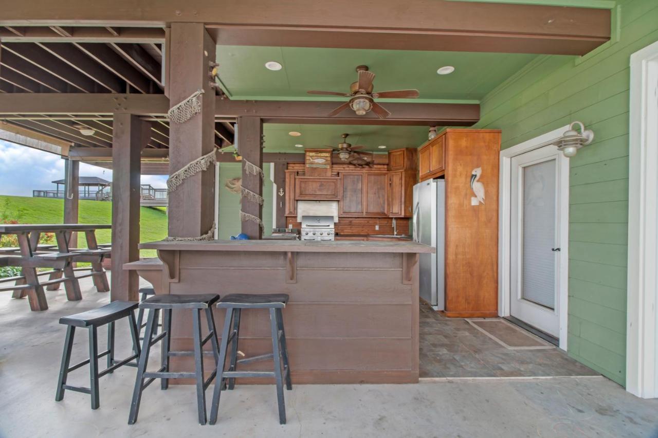 Luxury Waterfront Home Family And Pet Friendly Near Surfside Beach 11 Mins 프리포트 외부 사진