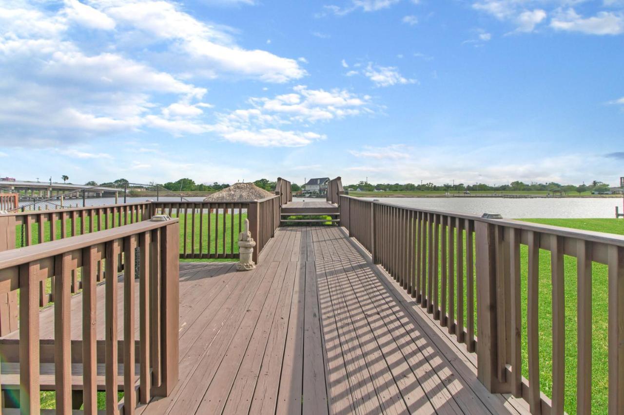 Luxury Waterfront Home Family And Pet Friendly Near Surfside Beach 11 Mins 프리포트 외부 사진