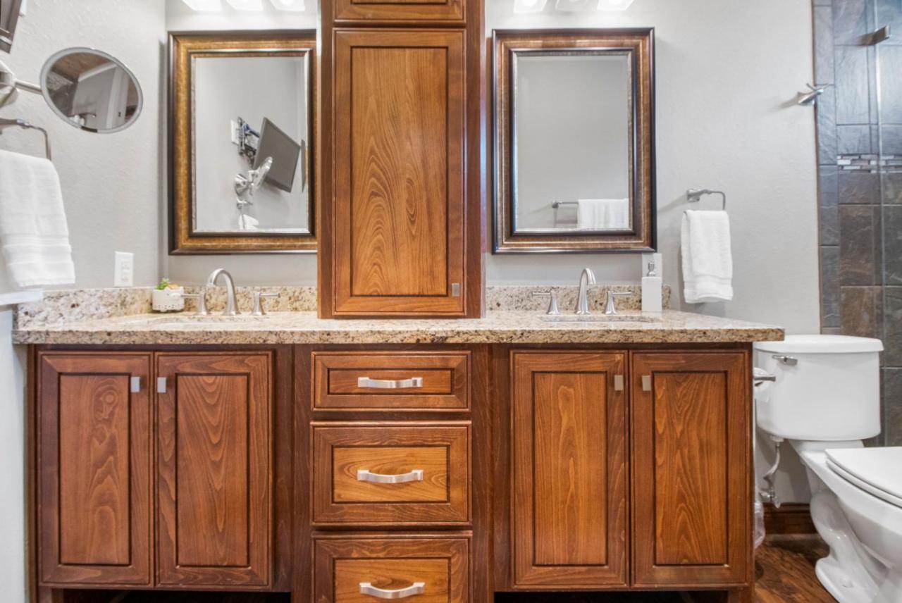 Luxury Waterfront Home Family And Pet Friendly Near Surfside Beach 11 Mins 프리포트 외부 사진