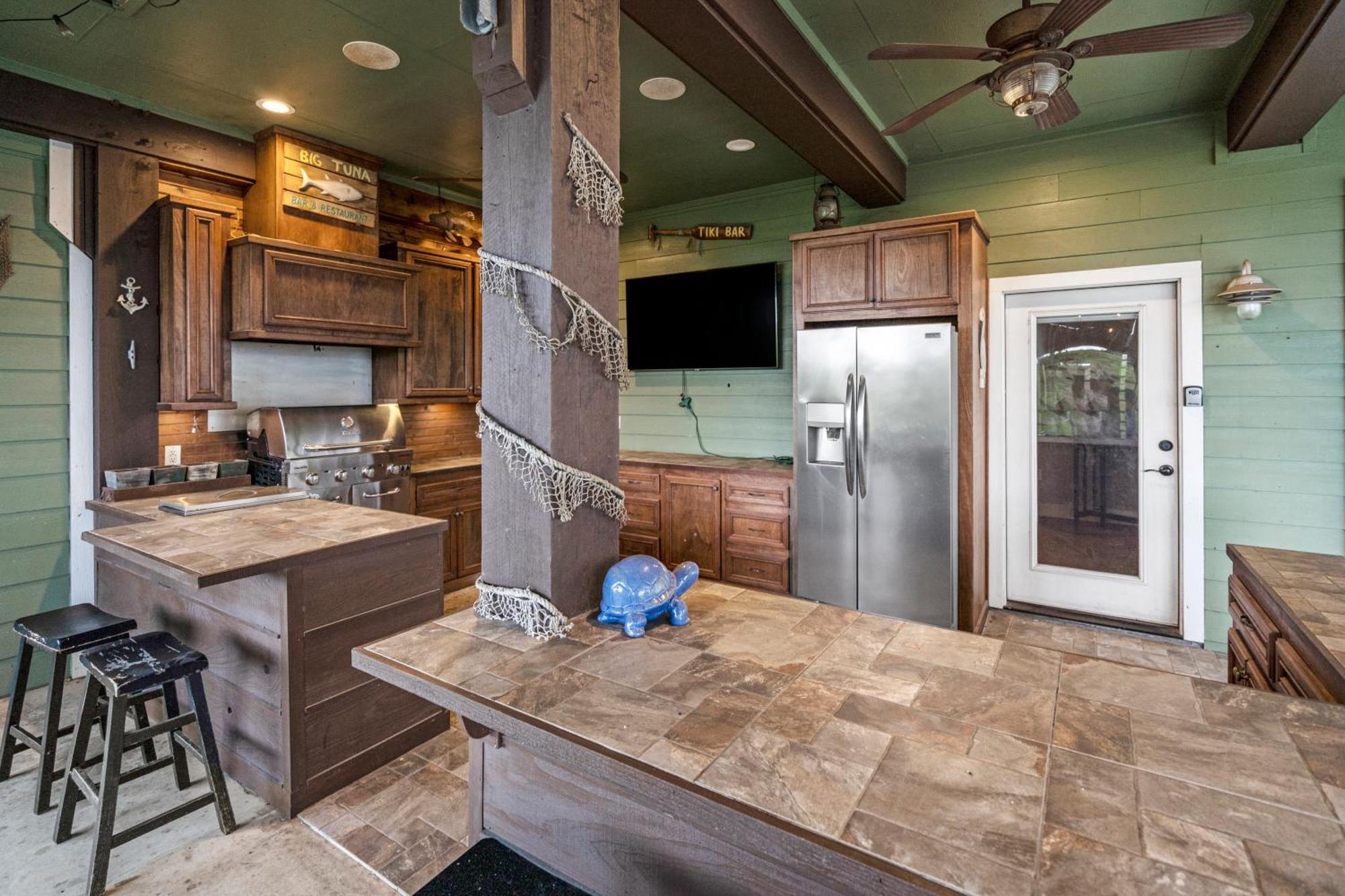Luxury Waterfront Home Family And Pet Friendly Near Surfside Beach 11 Mins 프리포트 외부 사진