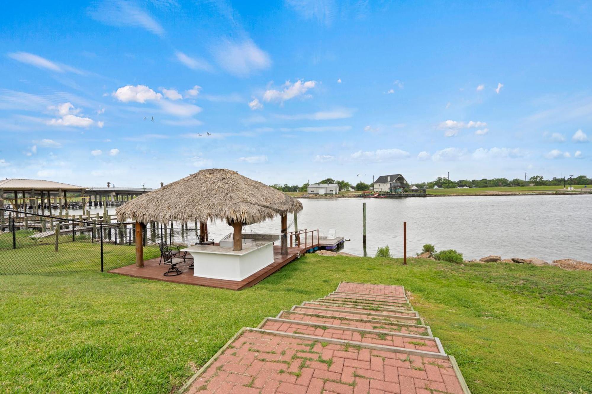 Luxury Waterfront Home Family And Pet Friendly Near Surfside Beach 11 Mins 프리포트 외부 사진