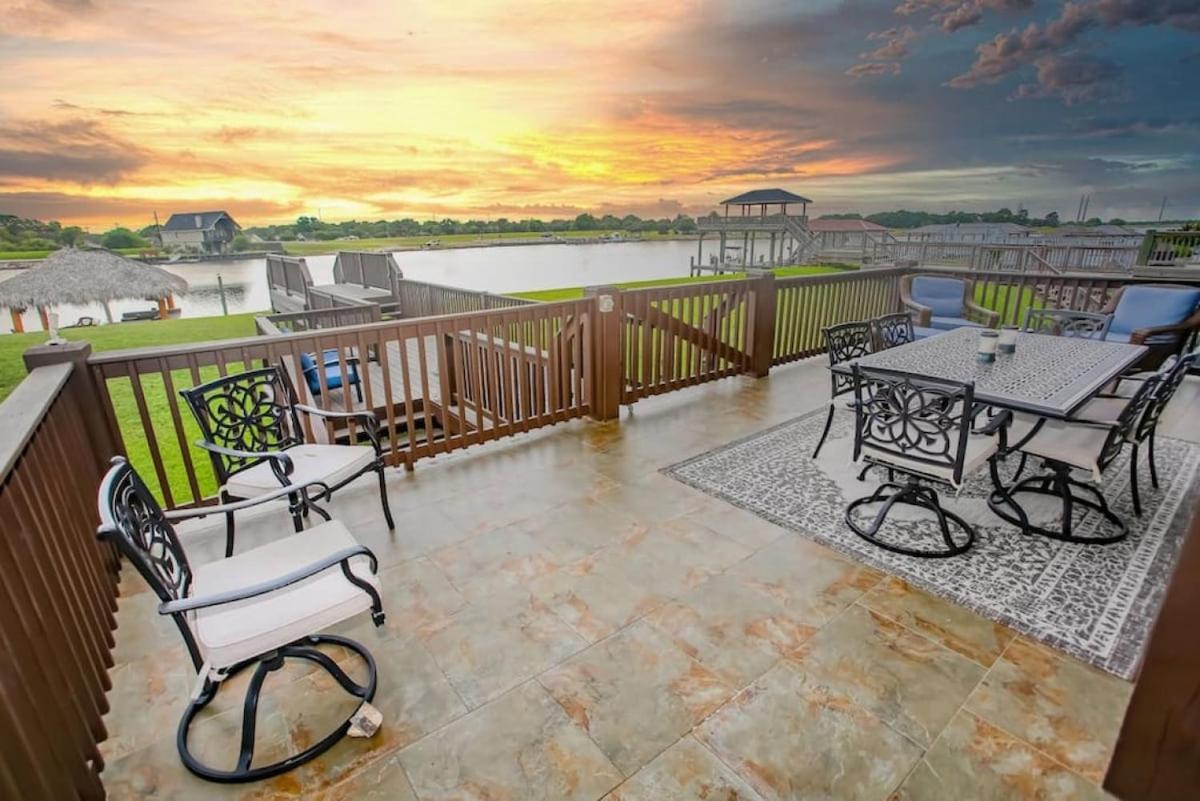 Luxury Waterfront Home Family And Pet Friendly Near Surfside Beach 11 Mins 프리포트 외부 사진